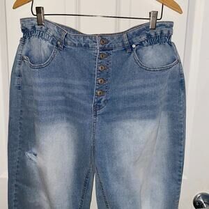 NO BOUNDARIES Cropped Mom Jeans Size 17